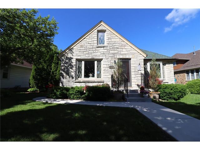 2141 S Livingston Terrace, West Allis, WI 53219