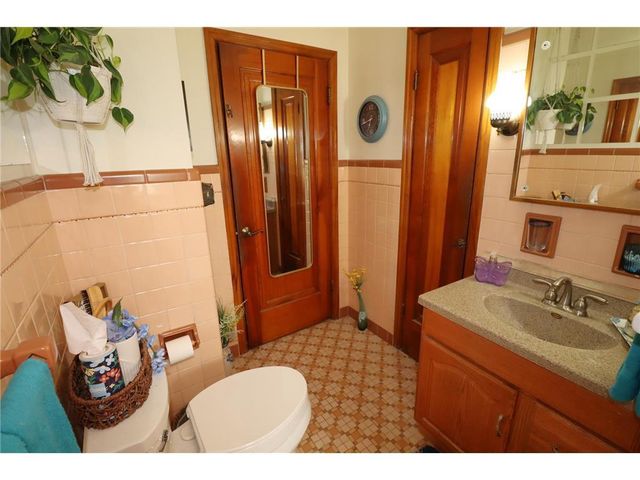 2141 S Livingston Terrace, West Allis, WI 53219