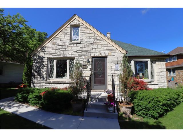 2141 S Livingston Terrace, West Allis, WI 53219