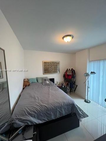 2300 NW 7th Street 201, Miami, FL 33125