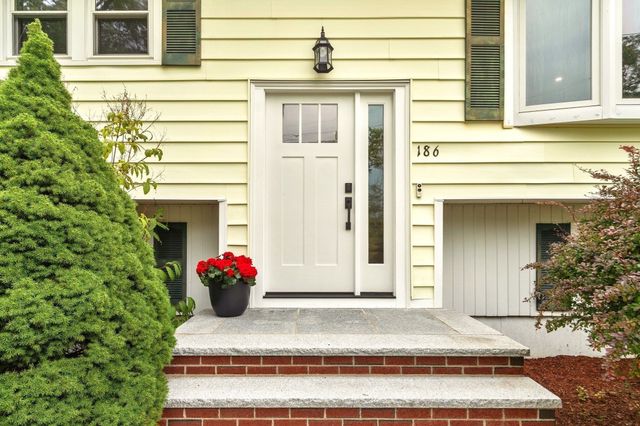 186 High St, Chelmsford, MA 01824
