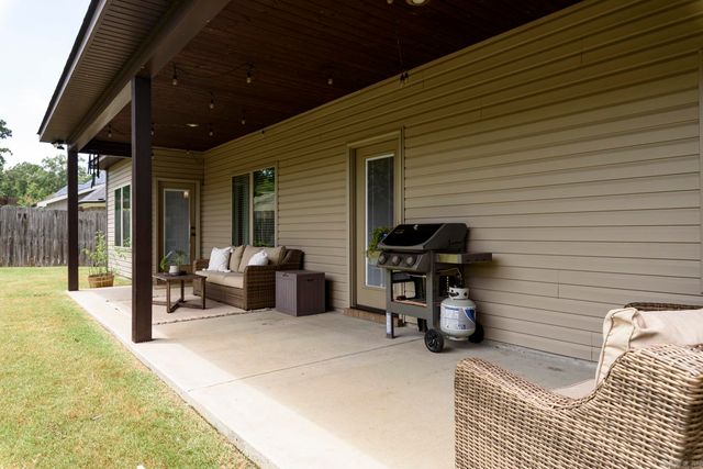 1308 Oak Glenn Place, Little Rock, AR 72022