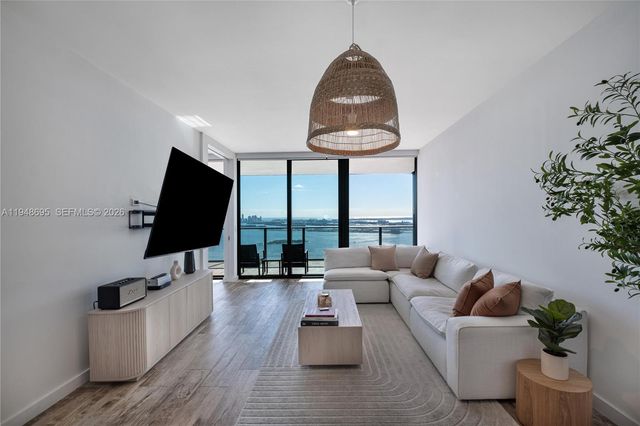 650 NE 32nd St 4306, Miami, FL 33137