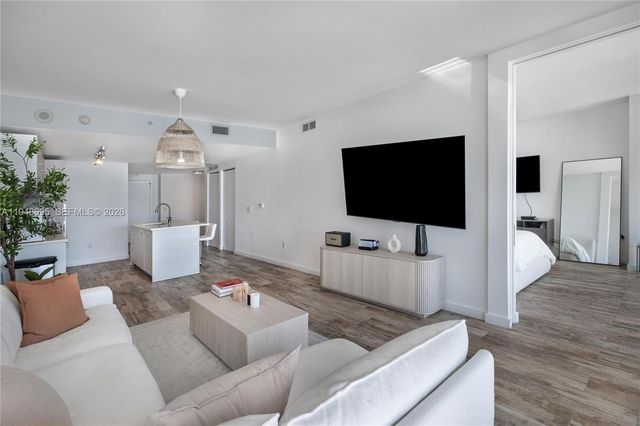 650 NE 32nd St 4306, Miami, FL 33137