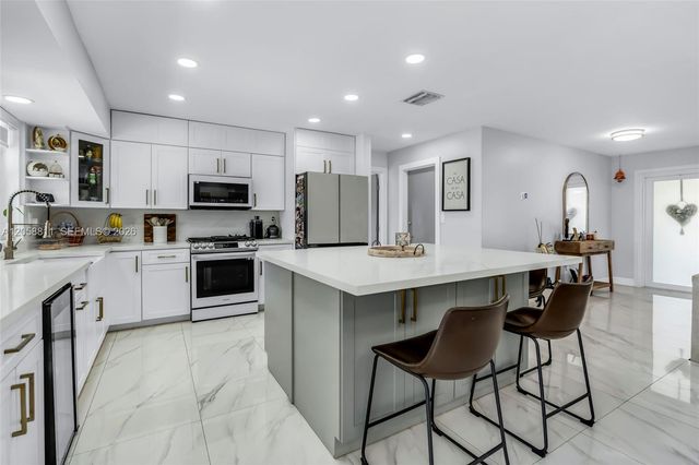 2130 NW 106th Avenue, Pembroke Pines, FL 33026