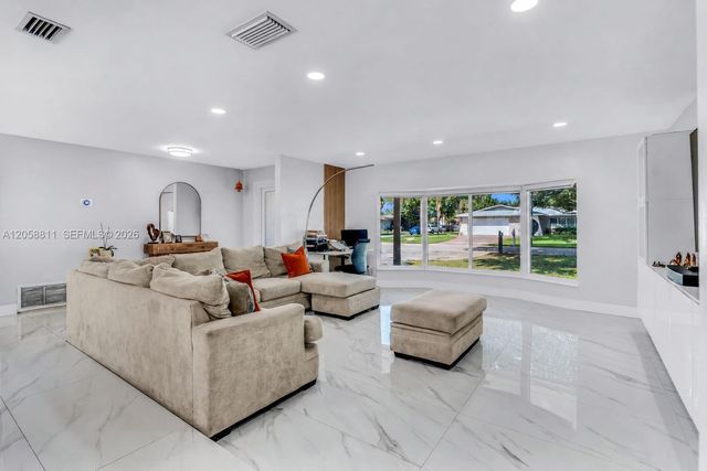 2130 NW 106th Avenue, Pembroke Pines, FL 33026