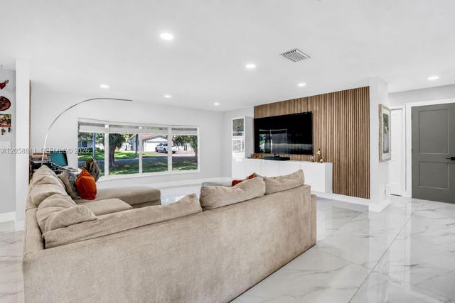 2130 NW 106th Avenue, Pembroke Pines, FL 33026