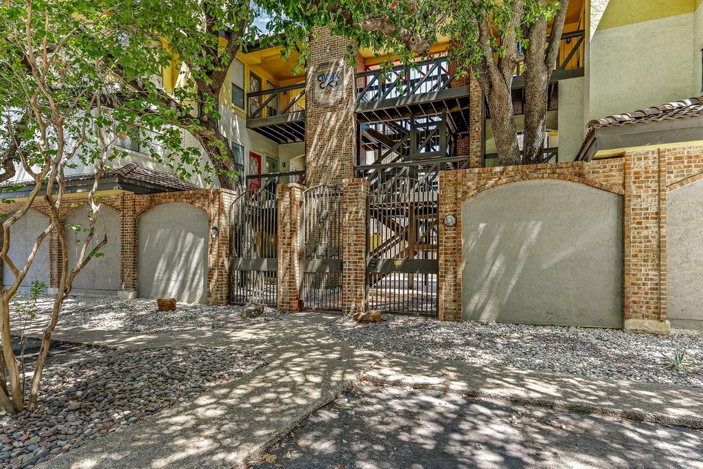806 W 24th ST 214, Austin, TX 78705
