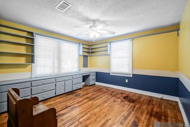 130 4th St, Port Allen, LA 70767