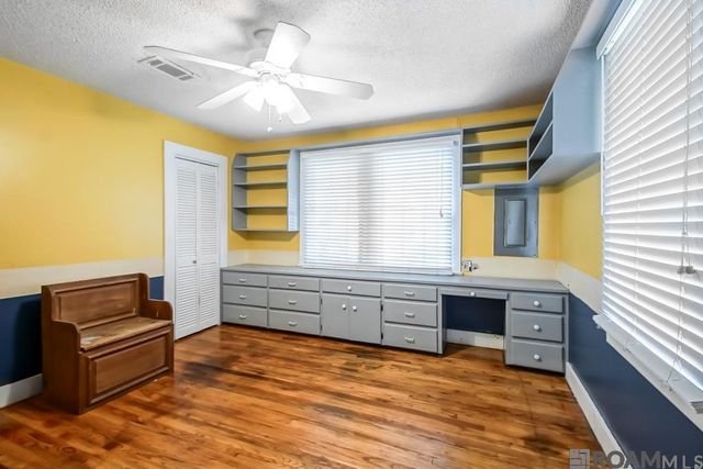 130 4th St, Port Allen, LA 70767