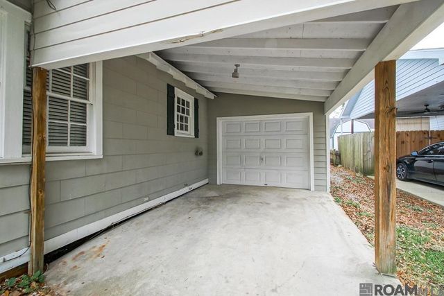 130 4th St, Port Allen, LA 70767