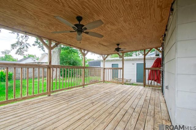 130 4th St, Port Allen, LA 70767