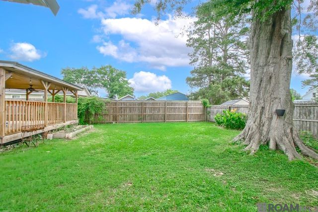 130 4th St, Port Allen, LA 70767