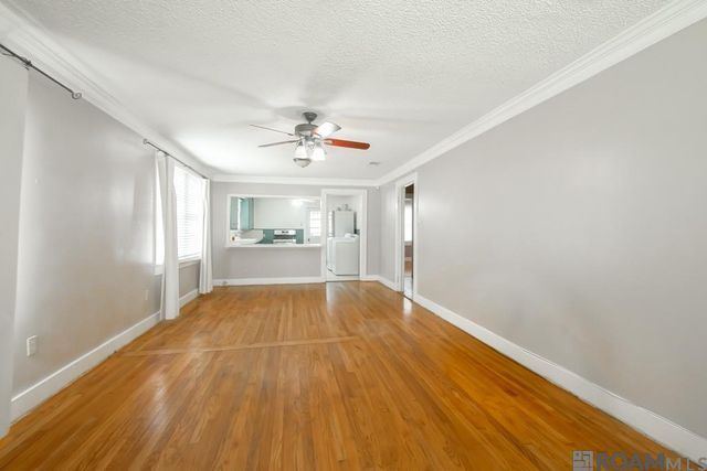 130 4th St, Port Allen, LA 70767