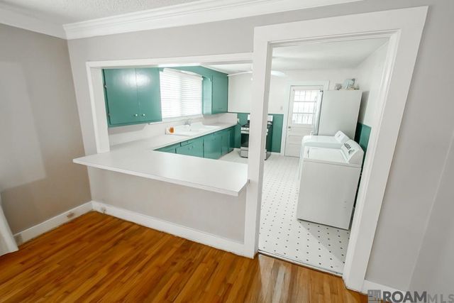 130 4th St, Port Allen, LA 70767