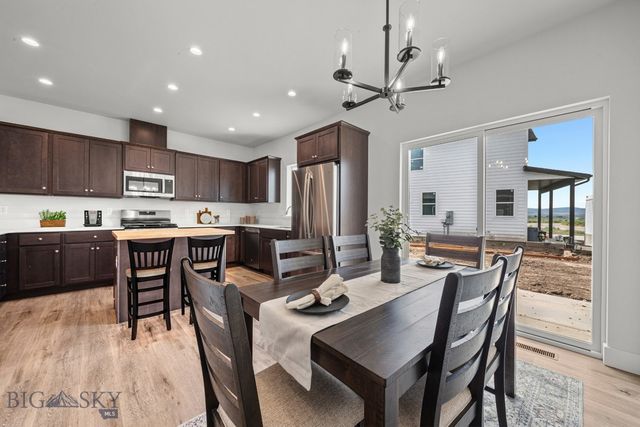 1116 Falcon Ridge Boulevard, Belgrade, MT 59714