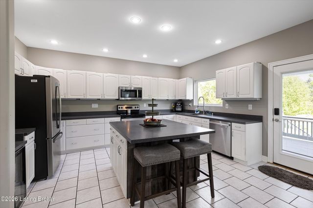 6908 Colton Rd, Crestwood, KY 40014