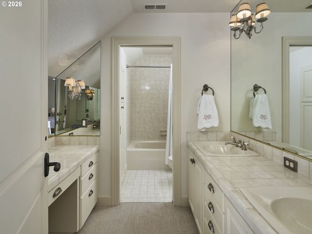 1205 Sw FAIRFAX Pl, Portland, OR 97225