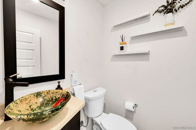 2432 Via Alta, San Diego, CA 92108