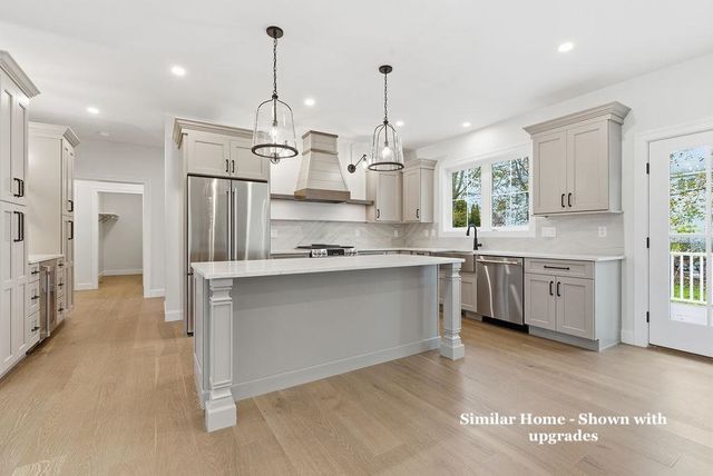 10 McDermott Road, Hampton, NH 03842