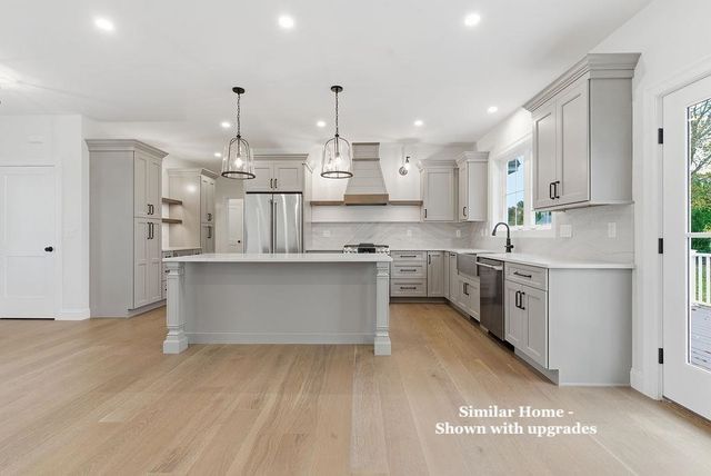 10 McDermott Road, Hampton, NH 03842