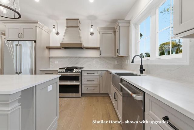 10 McDermott Road, Hampton, NH 03842