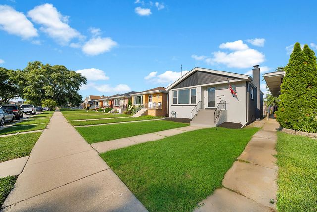 7823 Moody Avenue, Burbank, IL 60459