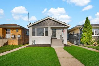 7823 Moody Avenue, Burbank, IL 60459