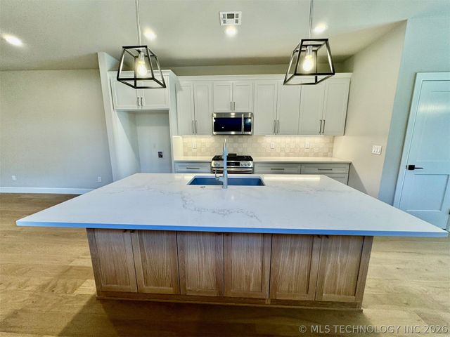 1027 E Delmar Street, Broken Arrow, OK 74012