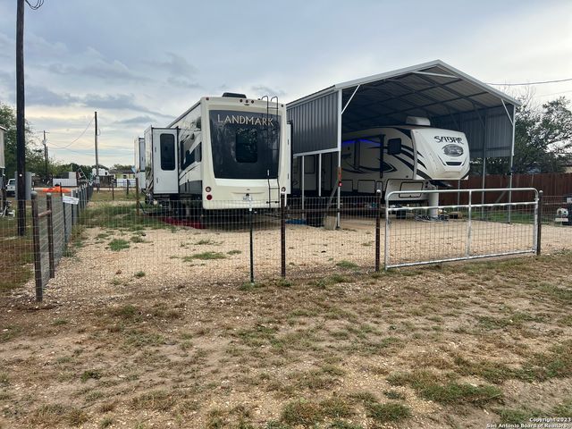 557 siesta, Bandera, TX 78003