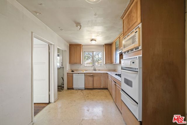 1953 Vuelta Grande Avenue, Long Beach, CA 90815