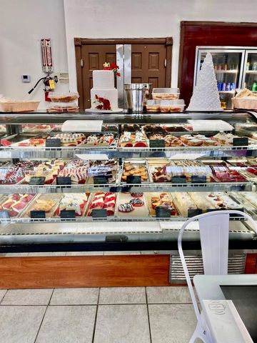 700 Palm Ave, Hialeah, FL 33010