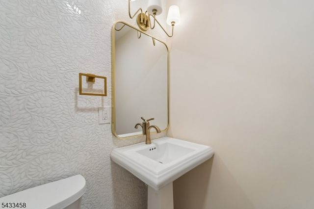 15 Elberta Rd, Maplewood Twp., NJ 07040
