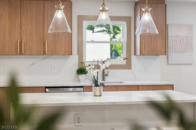 15 Elberta Rd, Maplewood Twp., NJ 07040