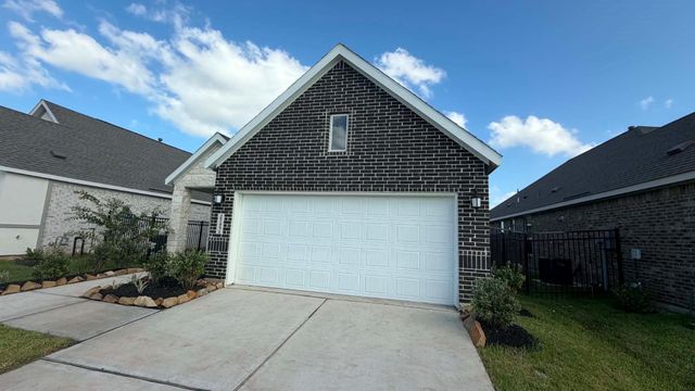 27451 Sunterra Village Dr, Katy, TX 77493