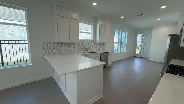 27451 Sunterra Village Dr, Katy, TX 77493