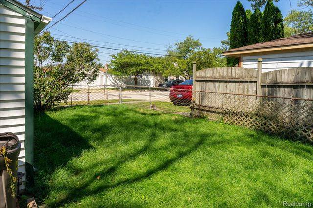 13313 Helen Street, Southgate, MI 48195