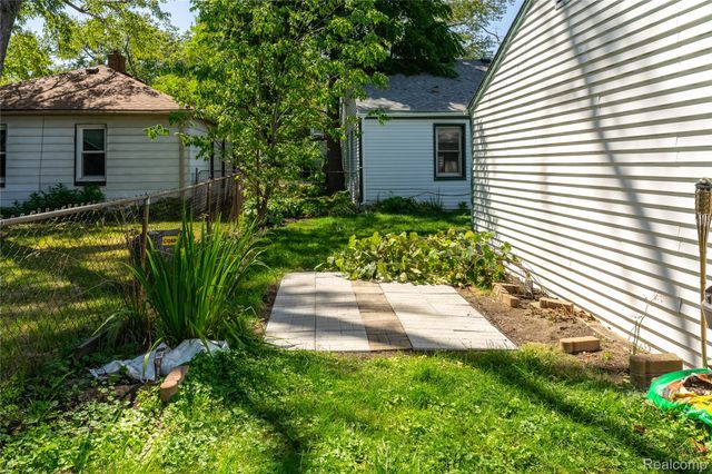 13313 Helen Street, Southgate, MI 48195