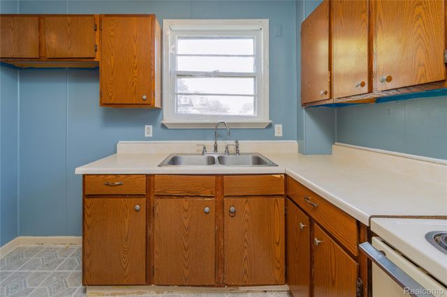 13313 Helen Street, Southgate, MI 48195