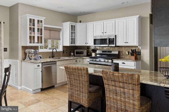 12 OAK LEAF DR, New Egypt, NJ 08533