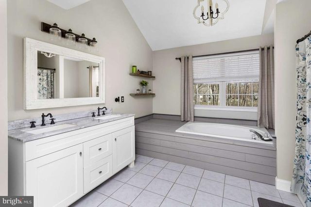 12 OAK LEAF DR, New Egypt, NJ 08533