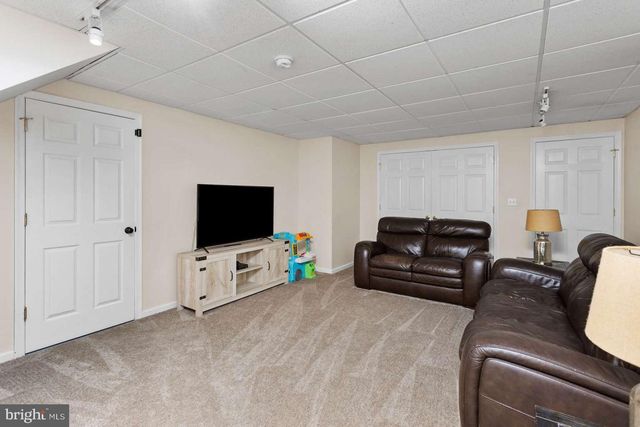 12 OAK LEAF DR, New Egypt, NJ 08533