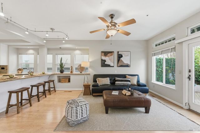 45 Cove Ct, Napa, CA 94559