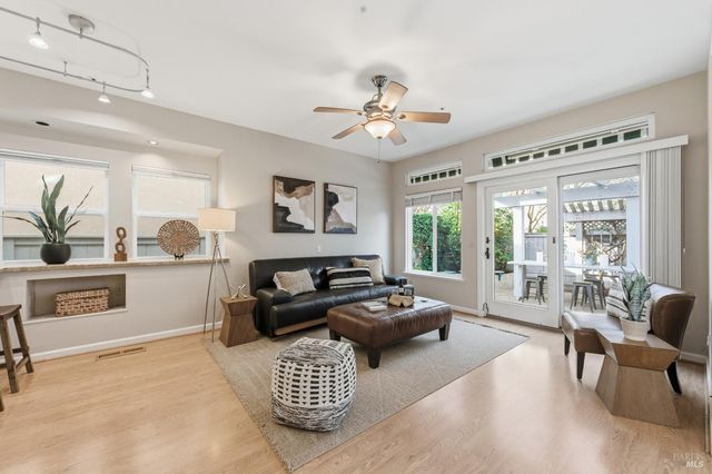 45 Cove Ct, Napa, CA 94559