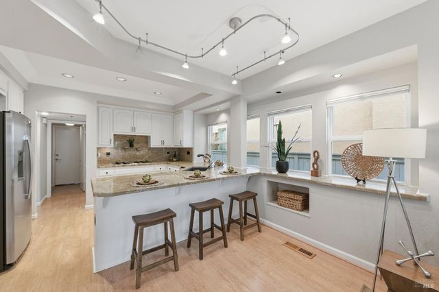 45 Cove Ct, Napa, CA 94559