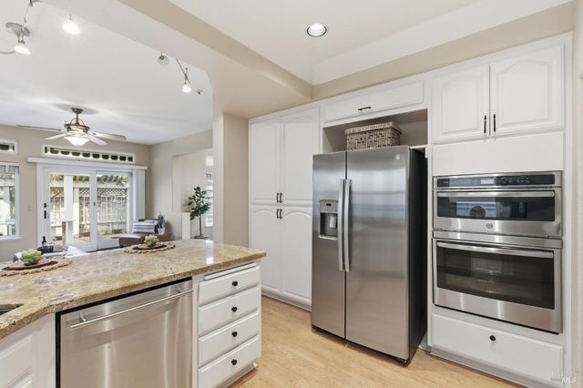 45 Cove Ct, Napa, CA 94559