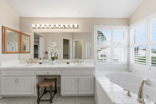 45 Cove Ct, Napa, CA 94559