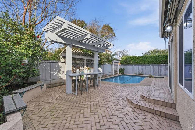 45 Cove Ct, Napa, CA 94559