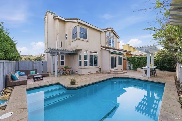 45 Cove Ct, Napa, CA 94559