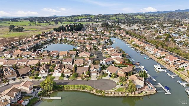 45 Cove Ct, Napa, CA 94559